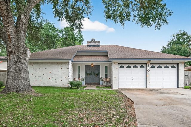 2809 El Camino Street, Bay City, TX 77414