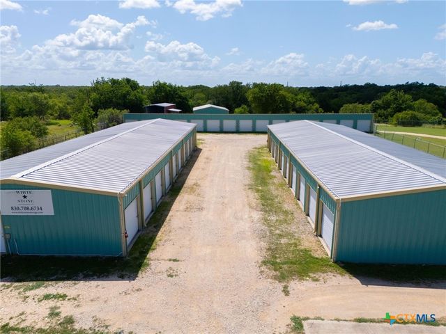 1940 S Magnolia Avenue, Luling, TX 78648