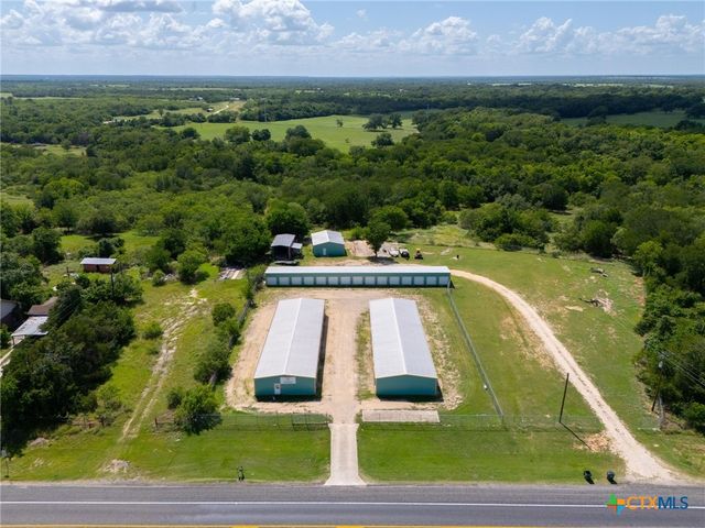 1940 S Magnolia Avenue, Luling, TX 78648