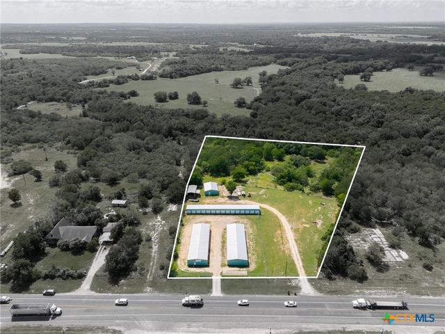 1940 S Magnolia Avenue, Luling, TX 78648