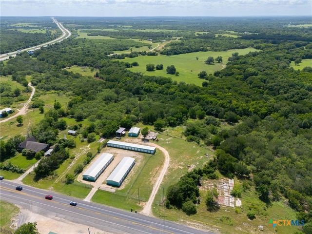 1940 S Magnolia Avenue, Luling, TX 78648