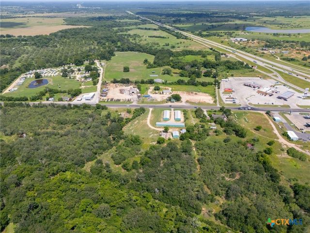 1940 S Magnolia Avenue, Luling, TX 78648