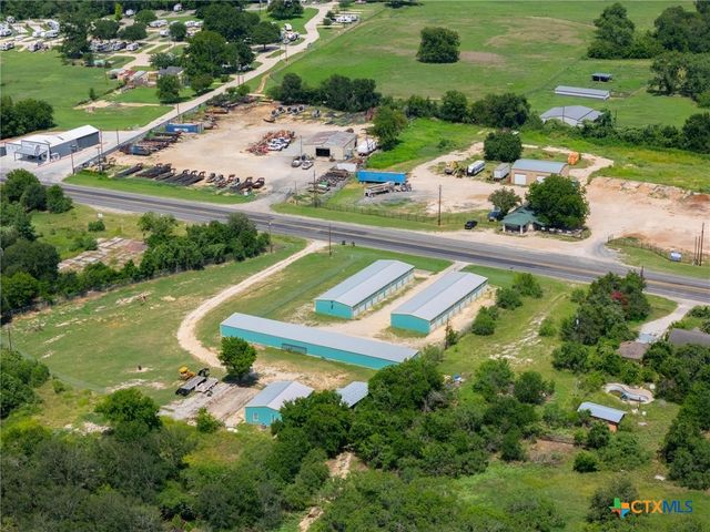 1940 S Magnolia Avenue, Luling, TX 78648