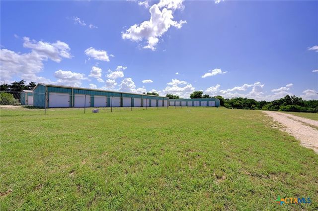 1940 S Magnolia Avenue, Luling, TX 78648