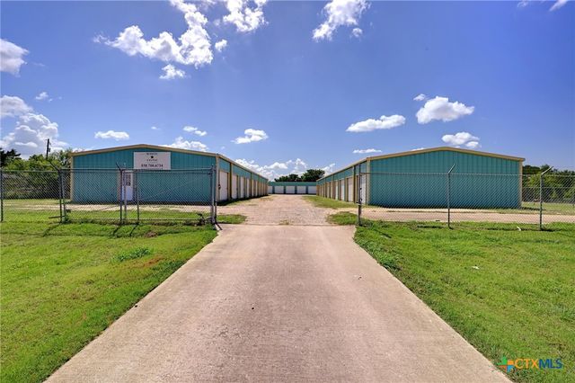 1940 S Magnolia Avenue, Luling, TX 78648