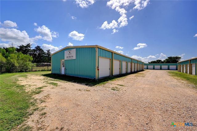 1940 S Magnolia Avenue, Luling, TX 78648