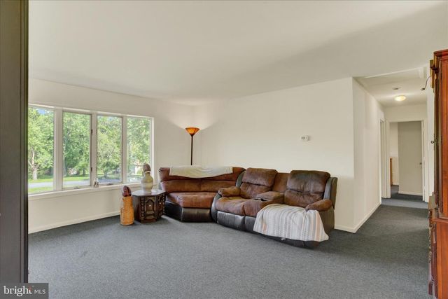 24 KEENEY SUNSET DR, Shrewsbury, PA 17361