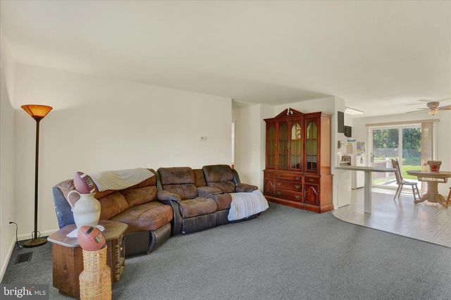 24 KEENEY SUNSET DR, Shrewsbury, PA 17361