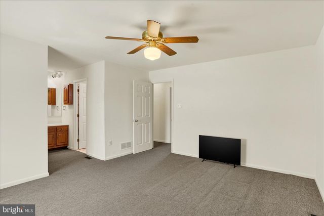 24 KEENEY SUNSET DR, Shrewsbury, PA 17361