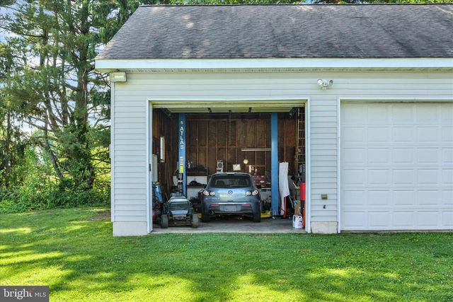 24 KEENEY SUNSET DR, Shrewsbury, PA 17361