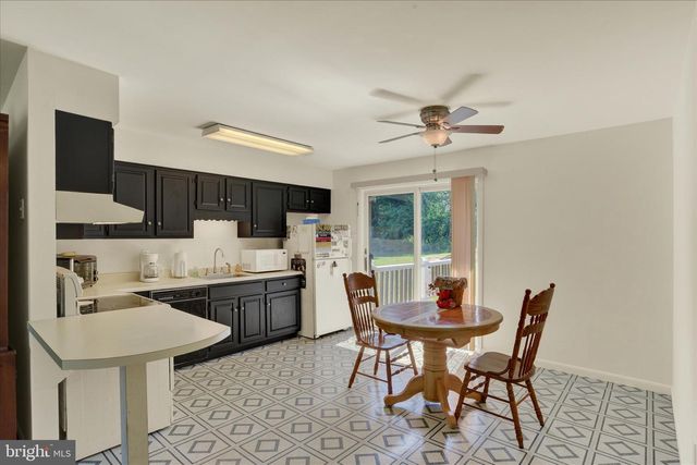 24 KEENEY SUNSET DR, Shrewsbury, PA 17361