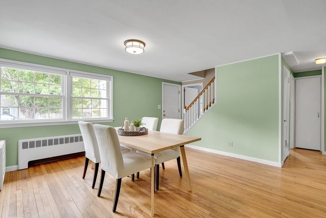 7 Oakridge Ave, Natick, MA 01760