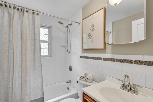 7 Oakridge Ave, Natick, MA 01760