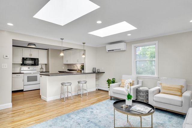 7 Oakridge Ave, Natick, MA 01760