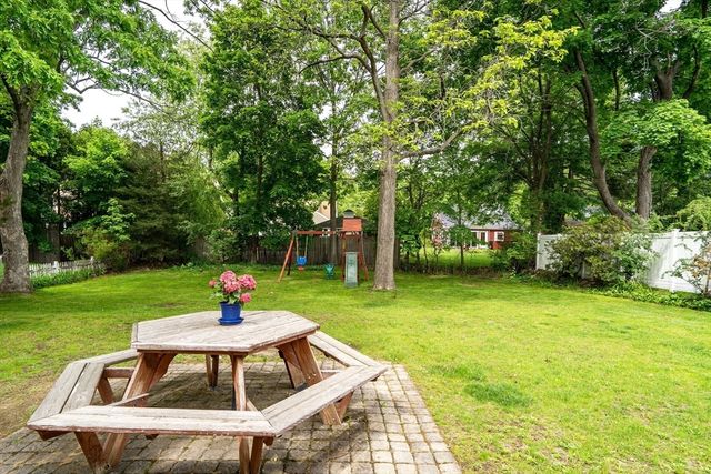 7 Oakridge Ave, Natick, MA 01760