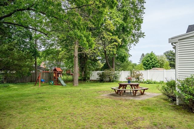7 Oakridge Ave, Natick, MA 01760