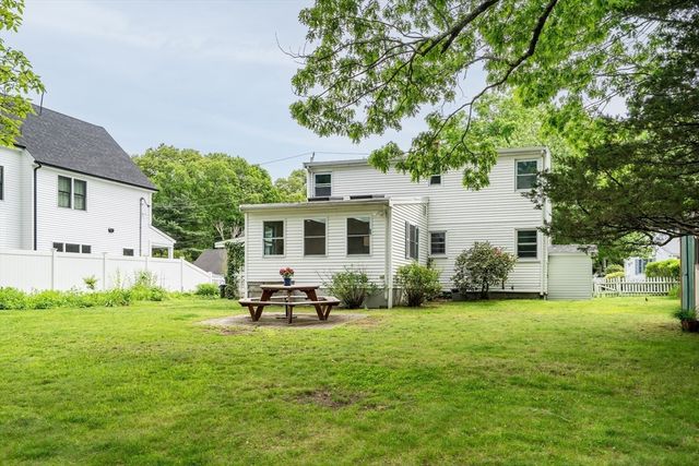7 Oakridge Ave, Natick, MA 01760