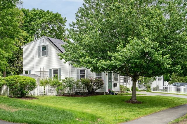 7 Oakridge Ave, Natick, MA 01760