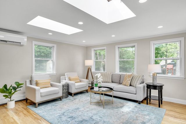 7 Oakridge Ave, Natick, MA 01760