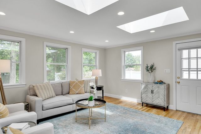 7 Oakridge Ave, Natick, MA 01760