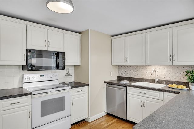 7 Oakridge Ave, Natick, MA 01760