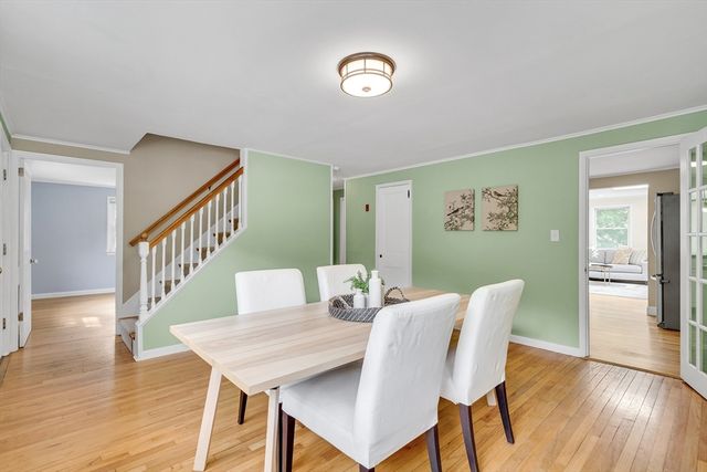 7 Oakridge Ave, Natick, MA 01760