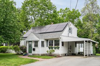 7 Oakridge Ave, Natick, MA 01760