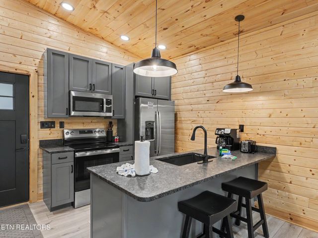 2412 Ridgehigh Pass, Sevierville, TN 37876