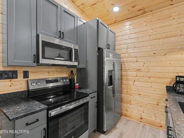 2412 Ridgehigh Pass, Sevierville, TN 37876