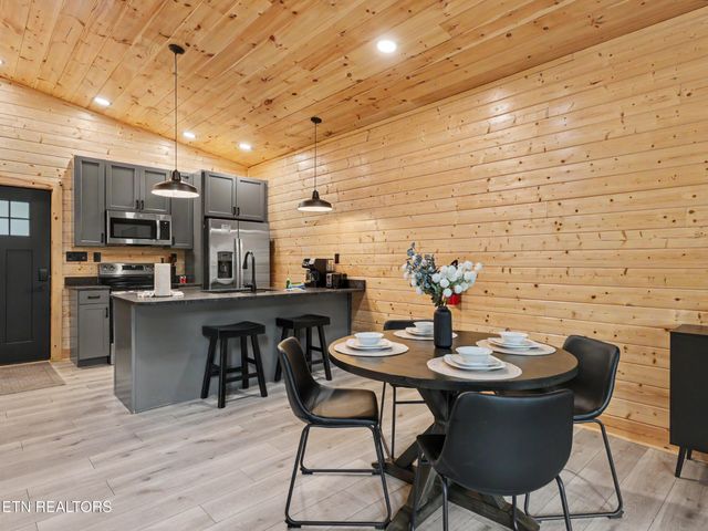 2412 Ridgehigh Pass, Sevierville, TN 37876
