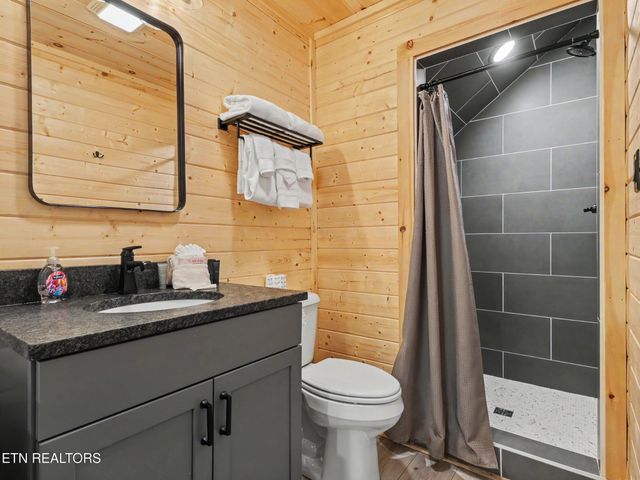 2412 Ridgehigh Pass, Sevierville, TN 37876