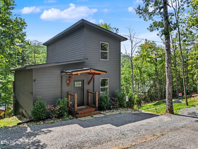 2412 Ridgehigh Pass, Sevierville, TN 37876