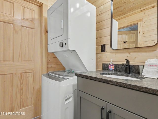 2412 Ridgehigh Pass, Sevierville, TN 37876