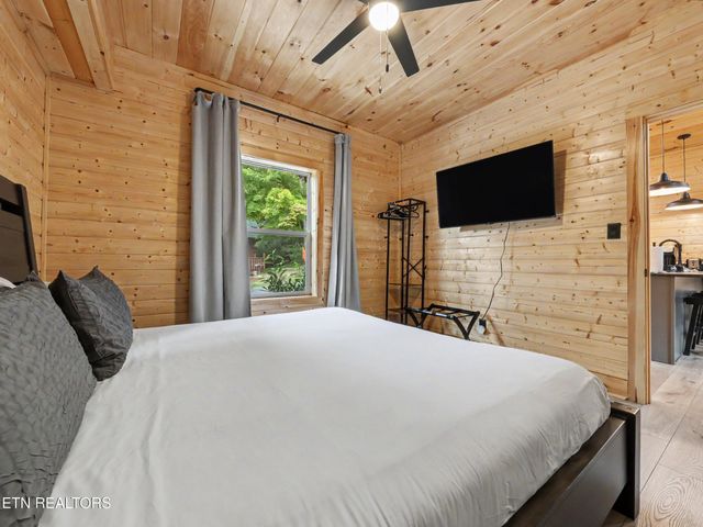 2412 Ridgehigh Pass, Sevierville, TN 37876