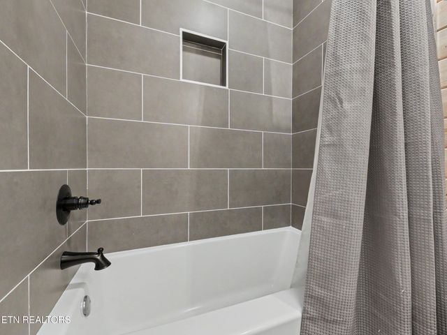 2412 Ridgehigh Pass, Sevierville, TN 37876