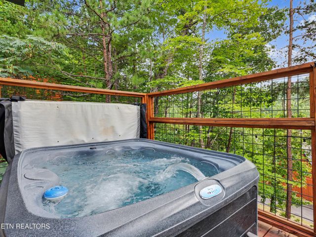 2412 Ridgehigh Pass, Sevierville, TN 37876