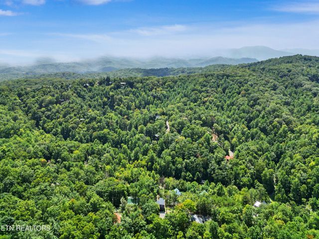 2412 Ridgehigh Pass, Sevierville, TN 37876