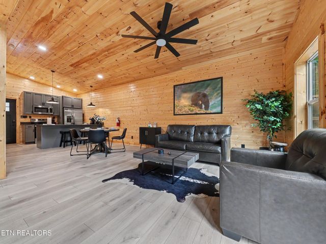 2412 Ridgehigh Pass, Sevierville, TN 37876