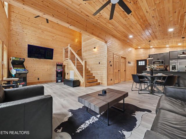 2412 Ridgehigh Pass, Sevierville, TN 37876