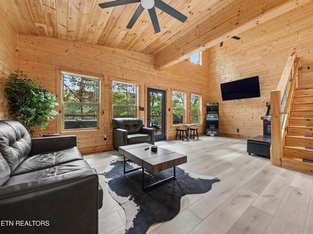 2412 Ridgehigh Pass, Sevierville, TN 37876