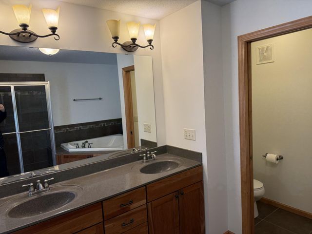 2526 Waterfall Way NW, Prior Lake, MN 55372