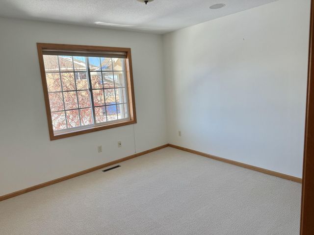 2526 Waterfall Way NW, Prior Lake, MN 55372