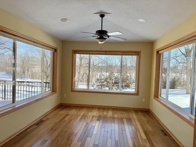 2526 Waterfall Way NW, Prior Lake, MN 55372