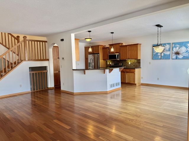 2526 Waterfall Way NW, Prior Lake, MN 55372