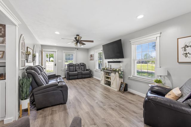 441 W Farm Road 96, Springfield, MO 65803