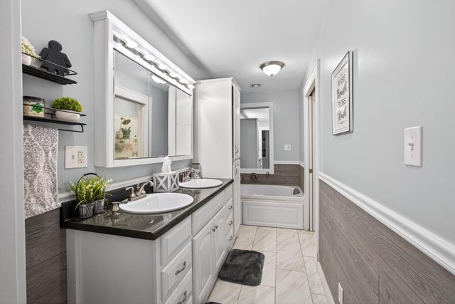 441 W Farm Road 96, Springfield, MO 65803