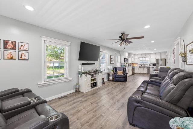 441 W Farm Road 96, Springfield, MO 65803