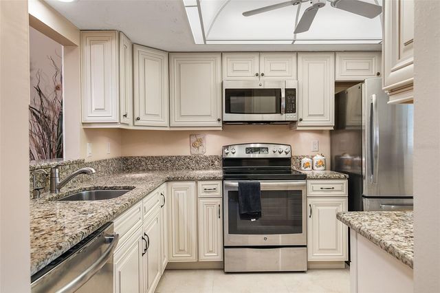 1100 CAPRI ISLES BOULEVARD 325, Venice, FL 34292