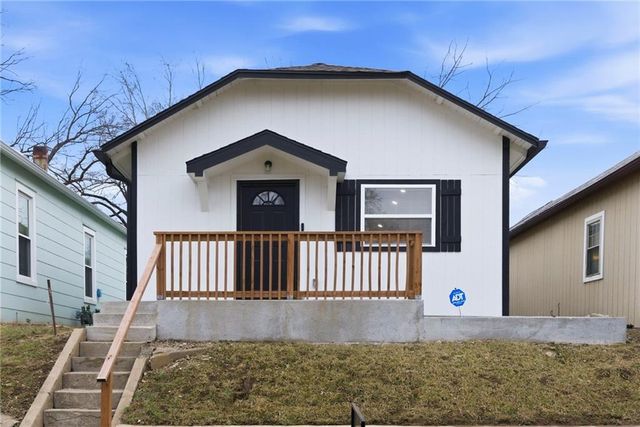 717 Cheyenne Street, Leavenworth, KS 66048