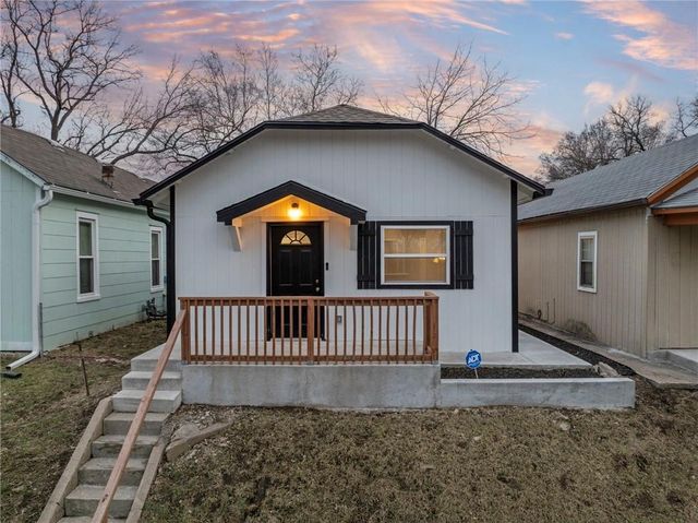 717 Cheyenne Street, Leavenworth, KS 66048